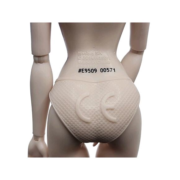 Hasbro Disney Descendants Evie Isle 11" Poseable Fashion Doll Blue & Purple Hair - Picture 6 of 7